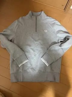FRED PERRY グレー ハーフジップ スウェット Lサイズのサムネイル