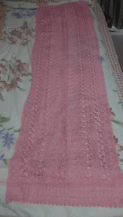 ピンクレース生地 長い生地 複雑な模様
