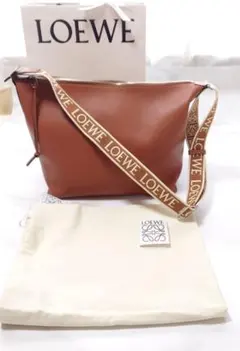 新品36.1万円 LOEWE キュービィ クロスボディバッグ ミディアムのサムネイル
