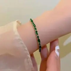 エメラルドグリーンのクリスタルブレスレット