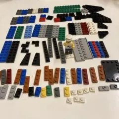 レゴブロック　ひらたいパーツとミニフィギュア