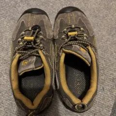KEEN グレー イエロー スニーカー