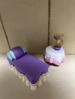ディズニーランド限定　ミニーちゃんミニチュア家具セット ベッドとランプ