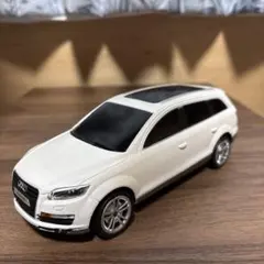 Audi Q7 ホワイト ミニカー ラジコンのサムネイル