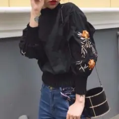 花刺繍 パフスリーブトップス 黒 レディース▼