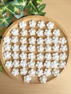 【ホワイト 約2cm】かぎ針編み花モチーフ50個、コットン糸、レース編み