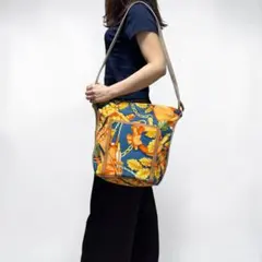 LOEWE 総柄　アナグラム　ショルダーバッグ　キャンバス　レザー　斜めがけ可のサムネイル