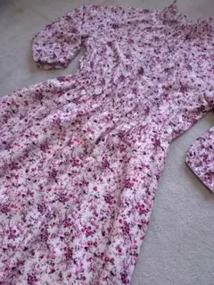 組曲★【洗える】サテンフラワープリントワンピース★ライトグレー★３★美品