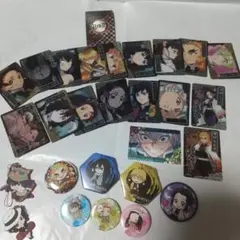 鬼滅の刃 カードセットと缶バッジ