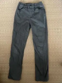 ベル様 GU ストレートパンツ　カーキ　140