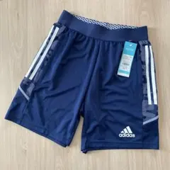 新品タグ付き adidas ネイビー/ホワイト ショートパンツ M