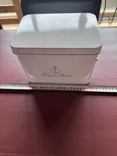 Francois Manor ホワイト四角形缶