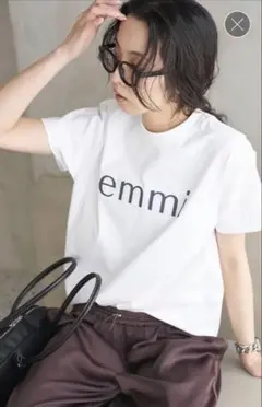 今季新品 emmi ロゴプリント 半袖Tシャツ ホワイトのサムネイル