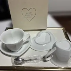 【新品　未使用】ハート型ホワイトカップ・ソーサー2セット　スプーン付き　ホワイト
