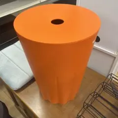 ドイツメーカー　AUTHENTICS オウセンティックス　　ランドリースツール