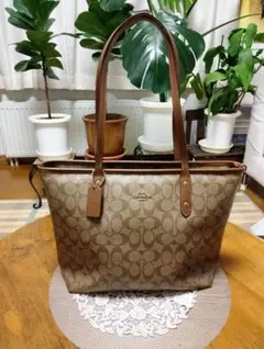 Jossie Furuyama COACH シグネチャー ハンドバッグ Jossie Furuyama 様専用COACH シグネチャー ハンドバッグ - メルカリ