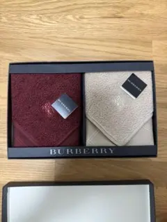【未使用】BURBERRY タオルハンカチ 2枚セット レッド　ベージュ　箱あり