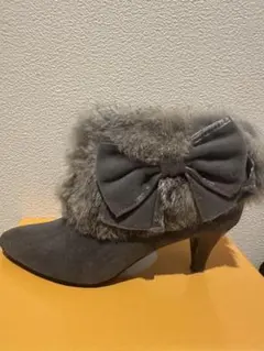 Bridget Birkin グレー ファー付きブーティ 23.5のサムネイル