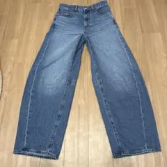 美品 GU 25年モデル バレルレッグジーンズ サイズS
