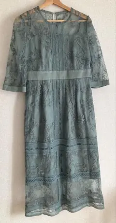 結婚式　パーティ　参列　ドレス　レース　刺繍　くすみグリーン　LL