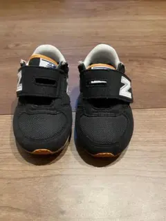 New Balance キッズスニーカー 黒/オレンジ