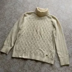 ブルーレーベルクレストブリッジ　オーバーサイズタートルネックニット38アイボリー