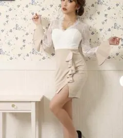 Dazzy 小原優花着用 フリル付きスリットドレス ホワイト・ベージュ