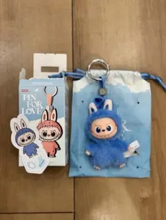 【O】 POPMARTラブブイニシャルPIN FOR LOVE