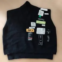 黒のウール混紡Vネックベスト