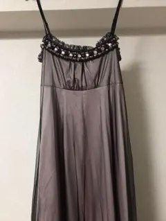 ビジュー付きドレス