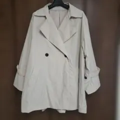 ベージュ ダブルブレスト トレンチコート