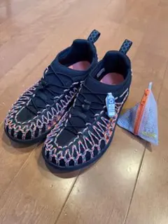 美品/希少】KEEN UNEEK ユニーク レインボー 24cm タイダイ柄 - メルカリ