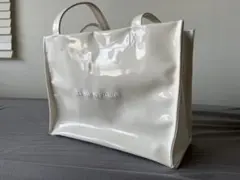 エナメル調 ホワイト ショルダーバッグのサムネイル