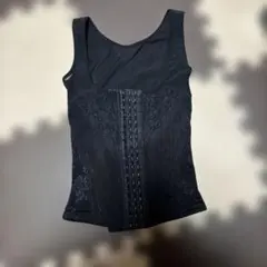 黒のレース装飾補正タンクトップ