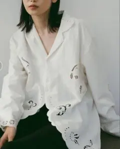 anuke 刺繍入り長袖シャツ ホワイト anuke 刺繍入り長袖シャツ ホワイト - メルカリ