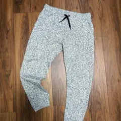 グレー スウェットパンツ ドローストリング付き