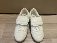 ホワイト ストラップ付き スニーカー　ZARA 美品