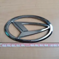 ☆希少☆ 日産 C33ローレル 純正 ボンネットエンブレム - メルカリ