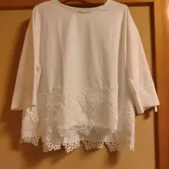ホワイト レース裾 トップス