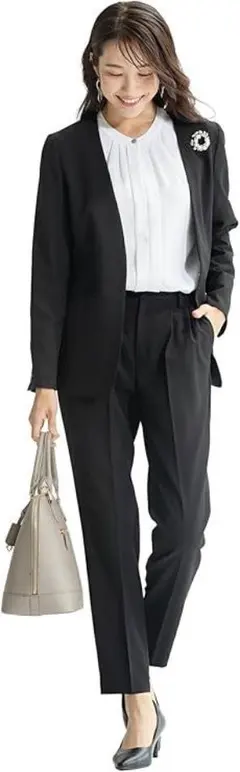 美品 AddRouge 大きいサイズ レディーススーツ カラーレス 23号