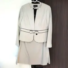 レディースベージュスーツ