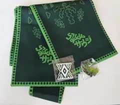 サウジ　万博限定のピンバッジとスカーフ