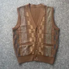 90s ビンテージ　ニットベスト　総柄　チェック柄幾何学　古着　レトロ　ブラウン