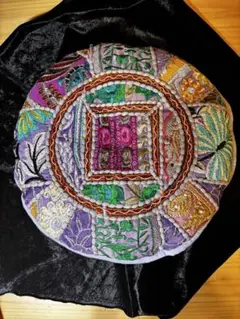 インド製　カラフル刺繍　円形クッション