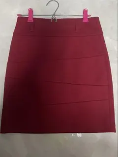 サリア赤いタイトミニスカートのサムネイル