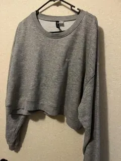 グレー LOVE刺繍 クロップドスウェット