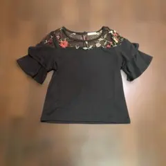 半袖　ブラック レース装飾 刺繍入り　Tシャツのサムネイル