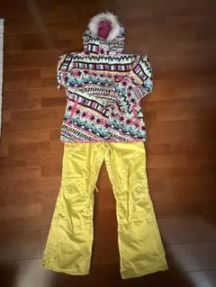 女性用スノーボードウェア（マルチカラー）