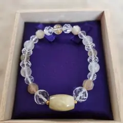 クリスタルと天然石のブレスレット