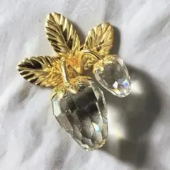 vintage ／Swarovski スワロフスキー いちごのブローチ